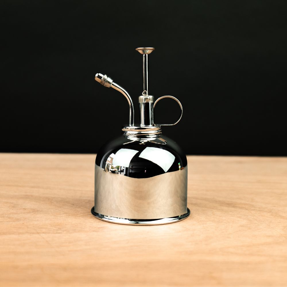 Metalowy spryskiwacz