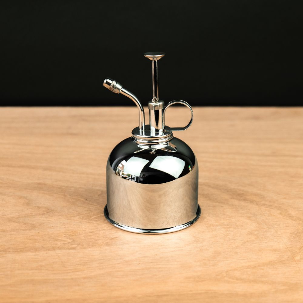 Metalowy spryskiwacz